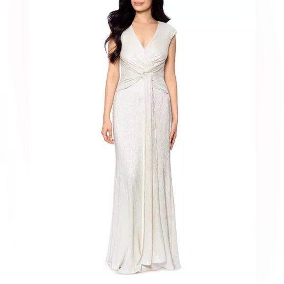 AQUA
Metallic Cap Sleeve Gown - 100% Exclusive - Picture 1 of 9